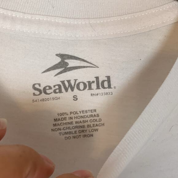 Sea World women's size small dolphin mandala glitter short sleeve shirt blue whi - Picture 2 of 7